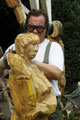 Click to see it big Ich mit Kettensäge, Impression aus dem Wald